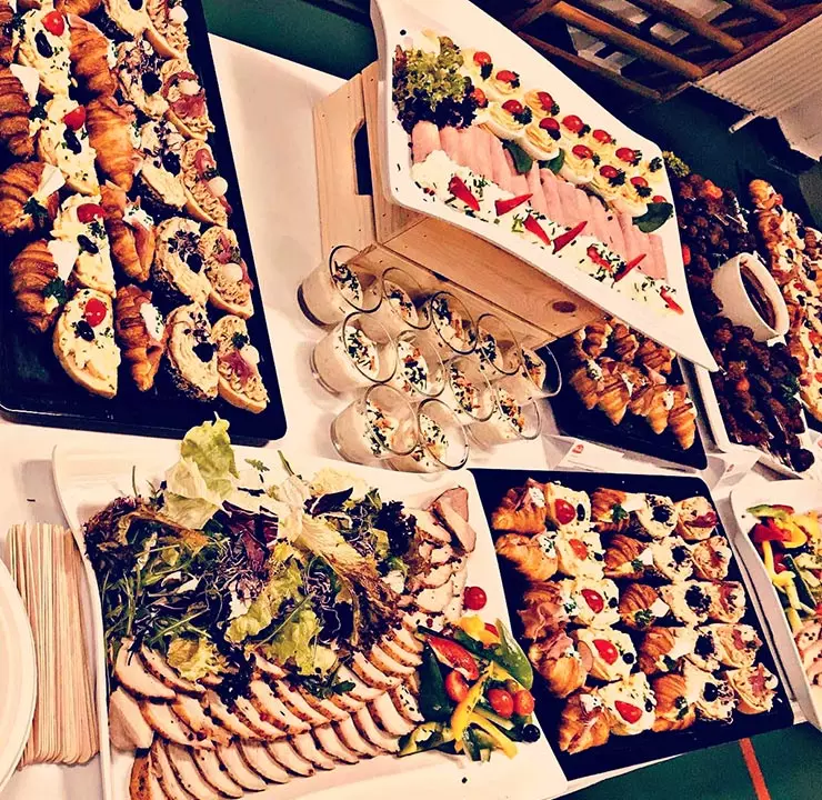 Ételkiszállítás: Családi rendezvények, szűk körű esküvők, kerti partik  - Catering Szolgáltatás